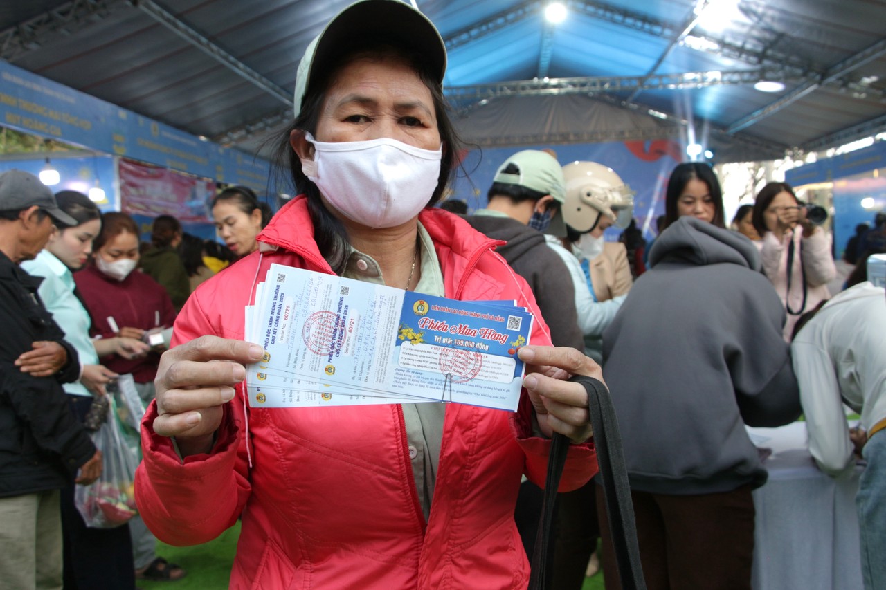 Dr Trung tham gia hội chợ tết công đoàn