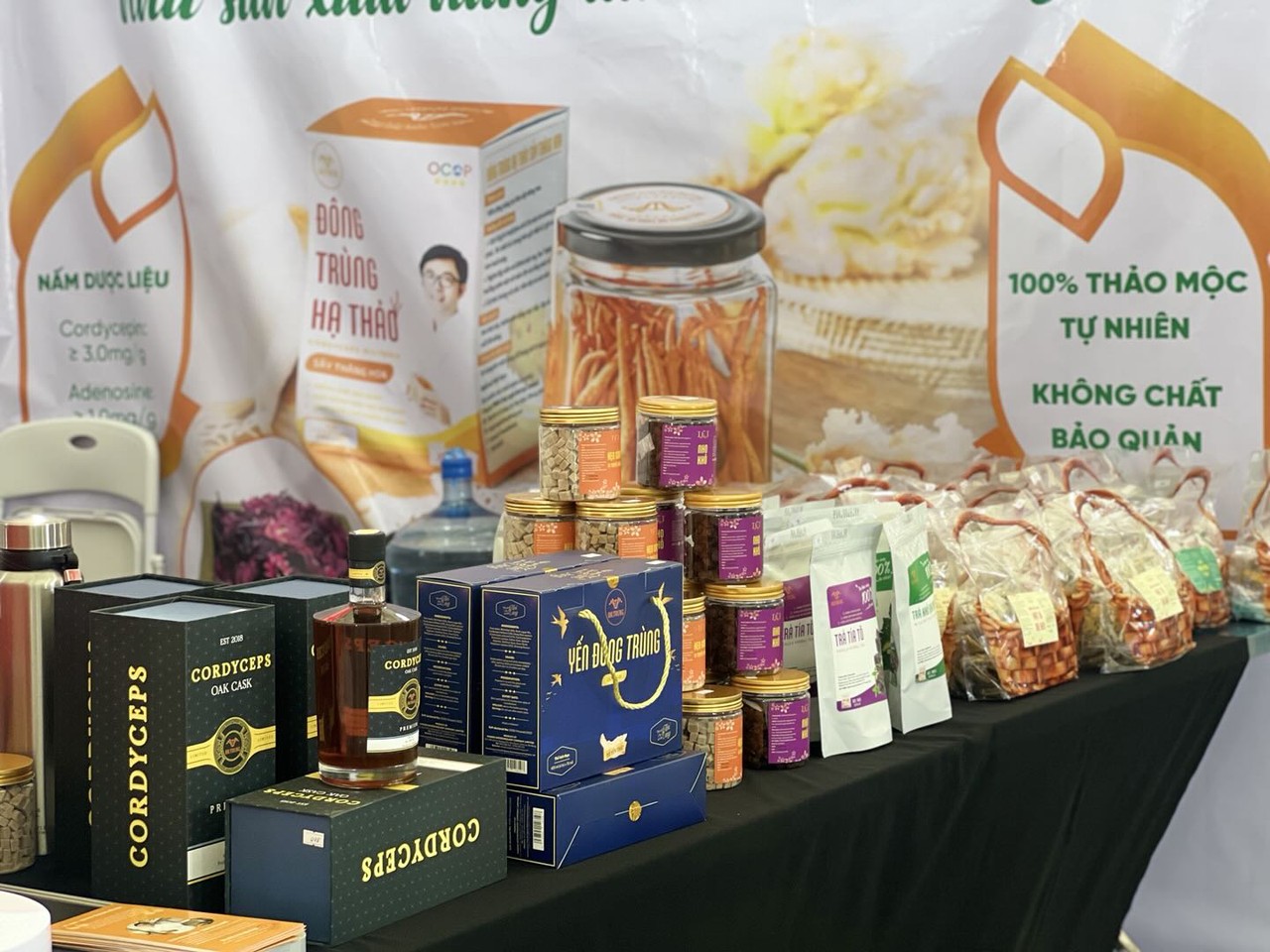 Thủ tướng Phạm Minh Chính tham quan gian hàng Vinseed